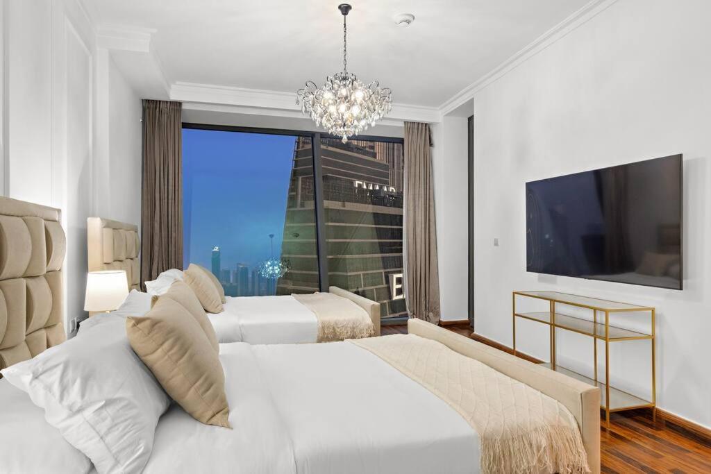 Apartment 4br Downtown With Burj View Pool Gym And Free Parking *