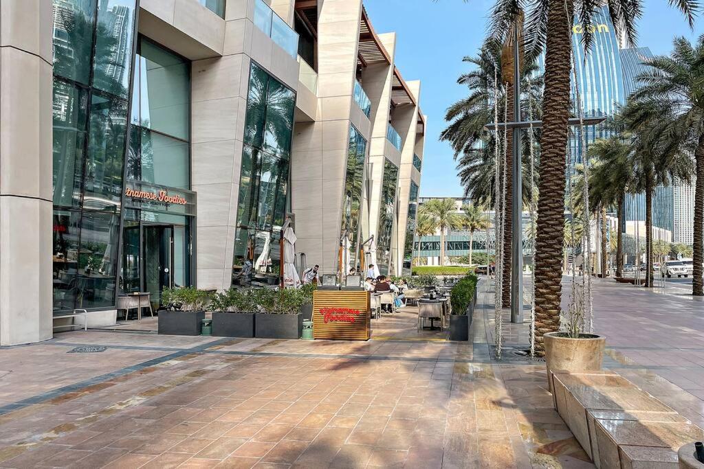 4br Downtown With Burj View Pool Gym And Free Parking Apartment Dubai