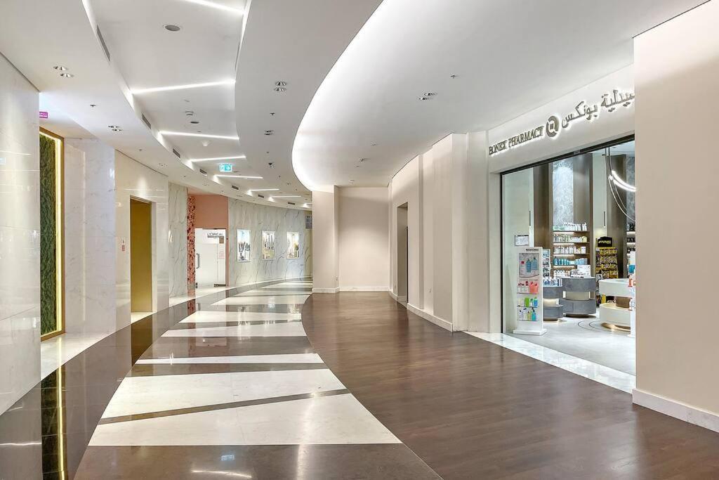 4br Downtown With Burj View Pool Gym And Free Parking