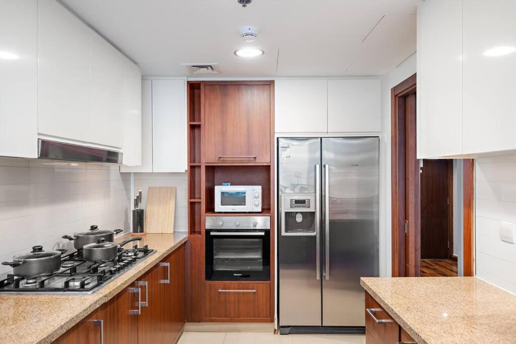 4br Downtown With Burj View Pool Gym And Free Parking Apartment *