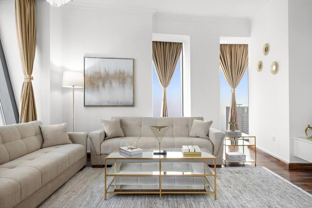 Apartment 4br Downtown With Burj View Pool Gym And Free Parking *