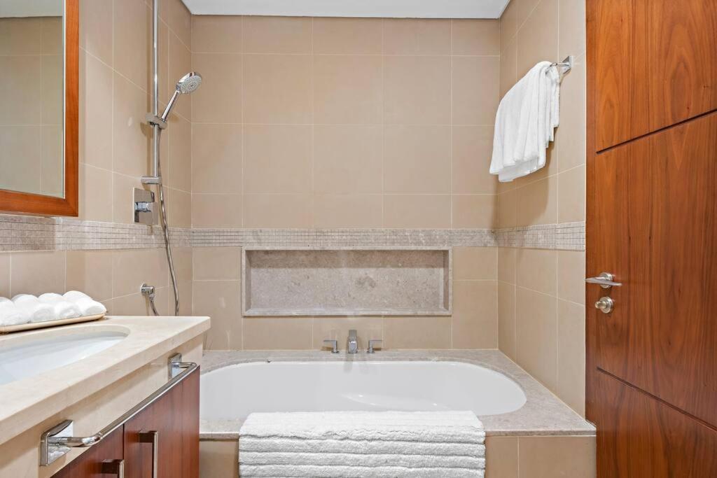 Apartment 4br Downtown With Burj View Pool Gym And Free Parking Dubai