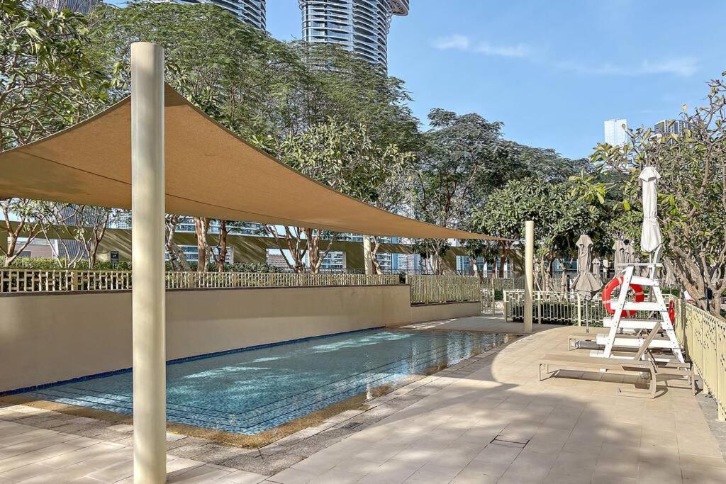 Apartment 4br Downtown With Burj View Pool Gym And Free Parking *