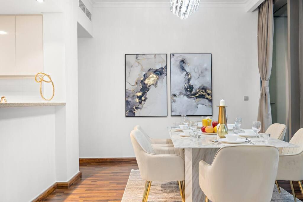Apartment 4br Downtown With Burj View Pool Gym And Free Parking