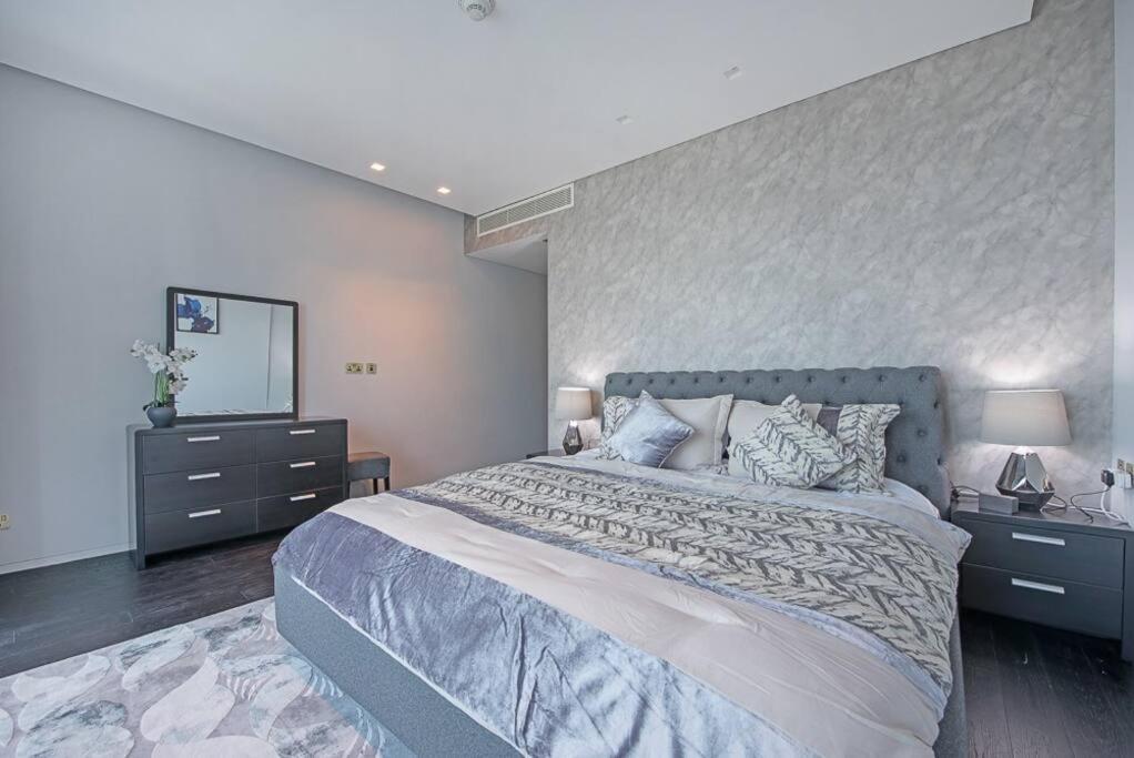 First Class 1br Amazing Marina Views